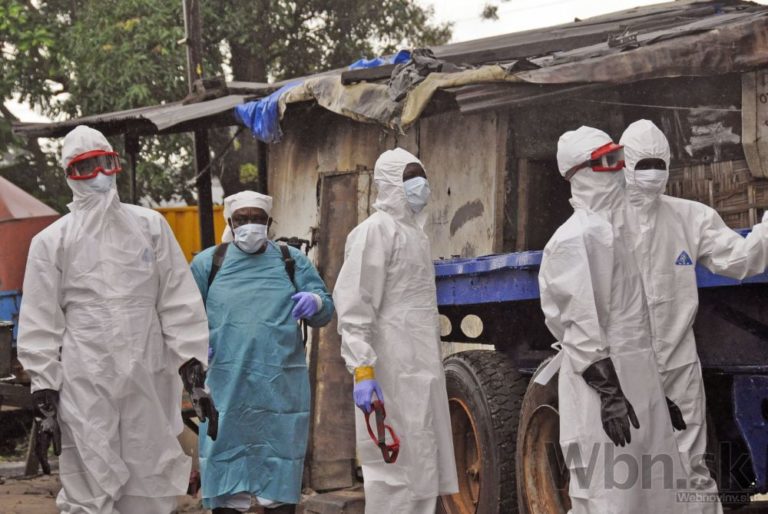 Ebola naháňa strach, počet obetí sa zvyšuje
