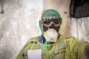 Ebola naháňa strach, počet obetí sa zvyšuje