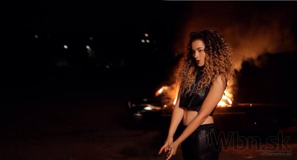 Ella eyre