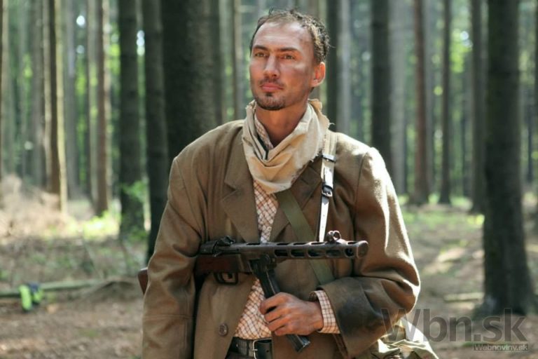 Miroslav Šatan zobral do rúk samopal, je z neho filmová hviezda