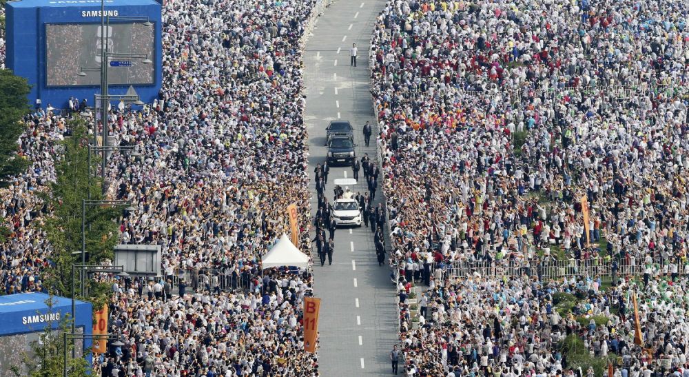 Na omšu s pápežom prišlo v Soule milión veriacich