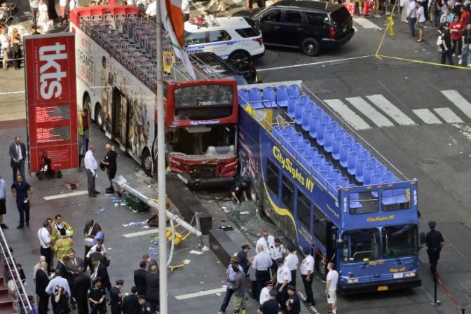 Na Times Square sa zrazili výletné autobusy