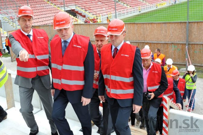 Robert Fico skontroloval výstavbu štadióna v Trnave