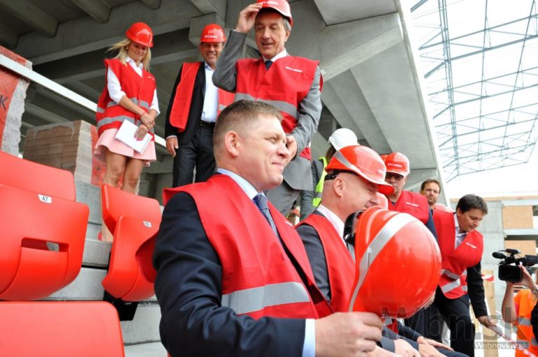 Robert Fico skontroloval výstavbu štadióna v Trnave