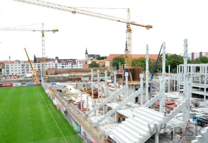 Robert Fico skontroloval výstavbu štadióna v Trnave