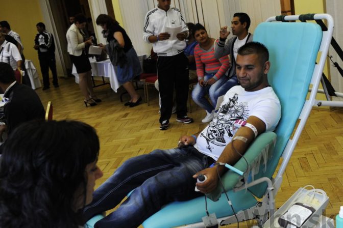 Rómovia prišli darovať krv, motivoval ich dobrý pocit