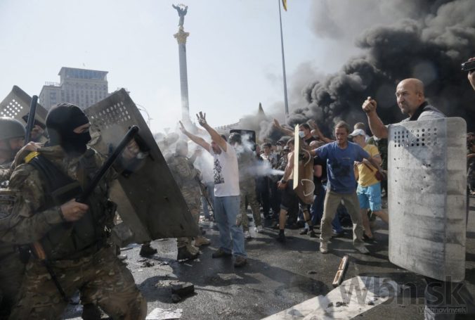 Ukrajinci na Majdane opäť demonštrujú