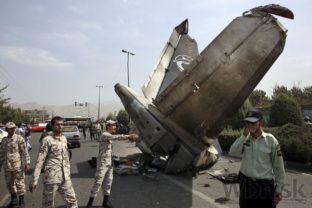 V Iráne sa zrútilo lietadlo, všetci na palube zomreli