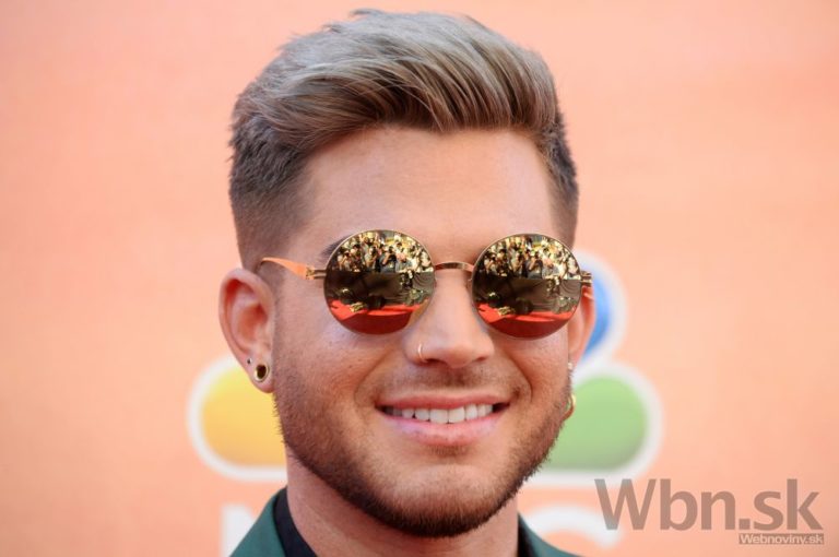Americký spevák Adam Lambert