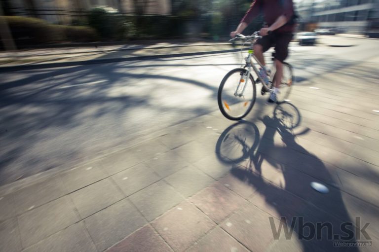 Bicykel cyklista nehoda cesta priechod
