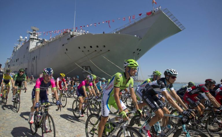 Cyklisti na pretekoch vo Vuelte v Španielsku.