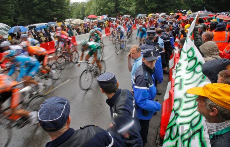Cyklisti na pretekoch vo Vuelte v Španielsku.