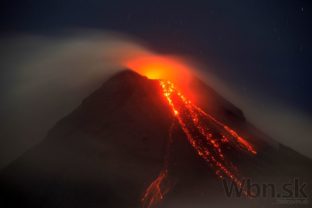 Filipínska sopka Mayon chrlí lávu