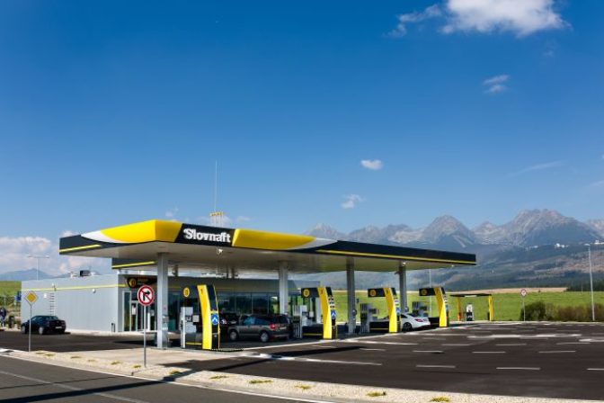 Slovnaft benzín motorová nafta pohonné látky čerpacia stanica