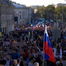 Moskvou pochodovali tisícky odporcov vlády