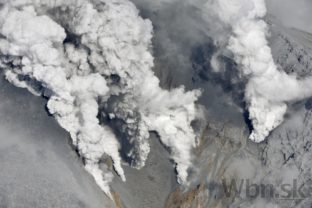 Na ostrove Honšú v sobotu vybuchla sopka Ontake