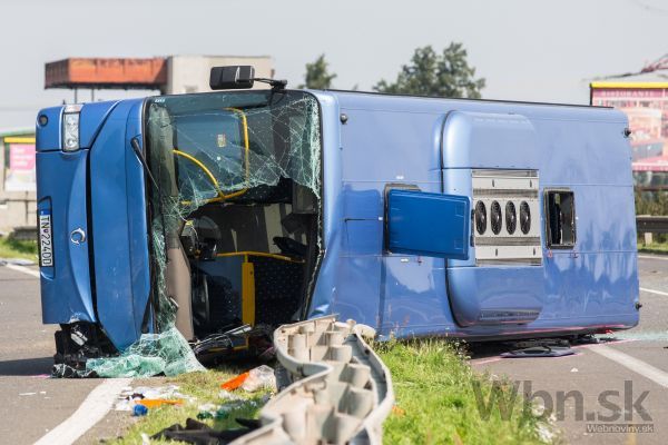 Pri Svätom Jure tragicky havaroval autobus