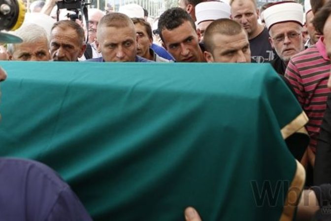 S mŕtvymi baníkmi sa v Bosne lúčili tisíce ľudí