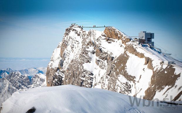 Švajčiari dokončujú prvý visutý most medzi horskými vrcholmi