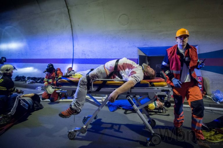 Tunel Sitina zahalil dym, cvičenie evokovalo drámu