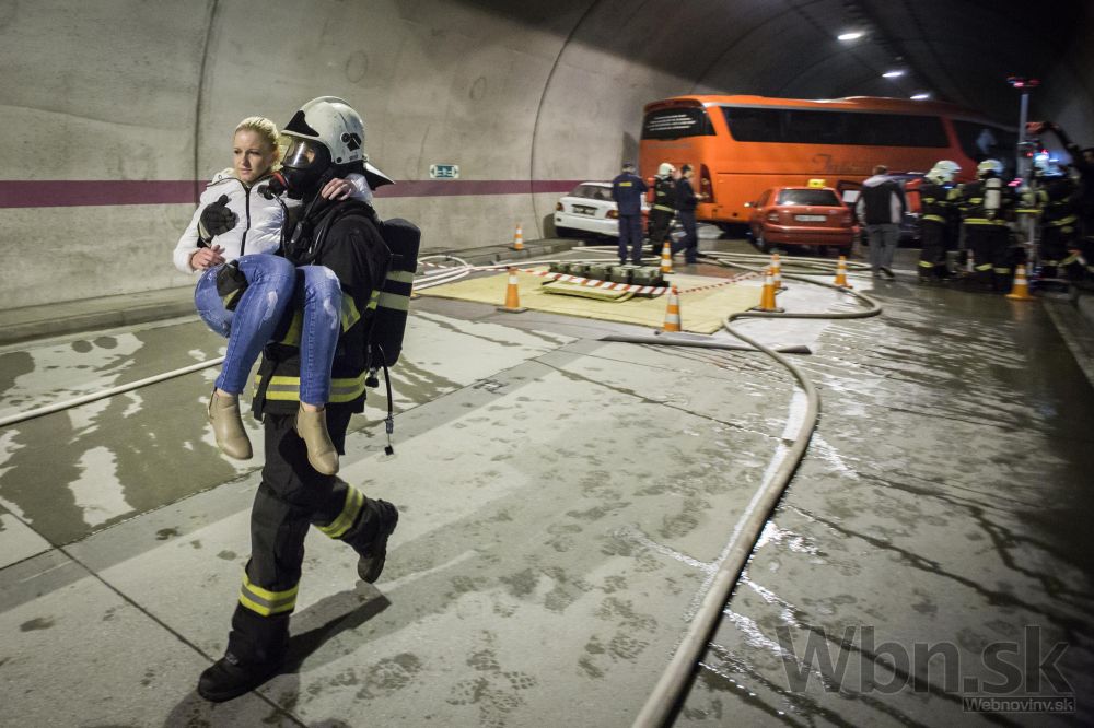 Tunel Sitina zahalil dym, cvičenie evokovalo drámu