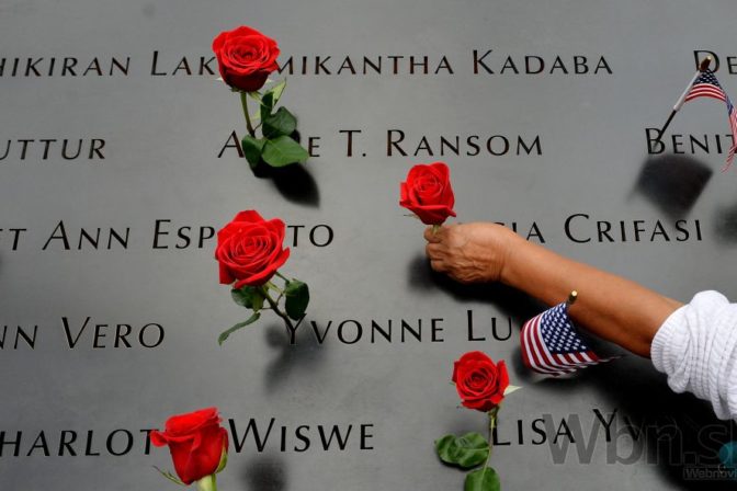 USA si pripomínajú 13. výročie pádu newyorských dvojičiek