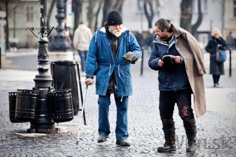 Chudoba bezdomovec zima