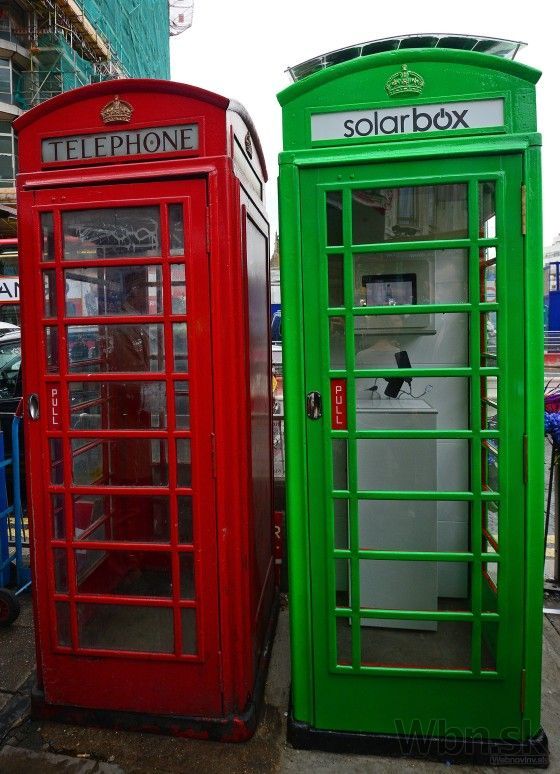 Londýnske telefónne búdky nabijú turistom mobilné telefóny