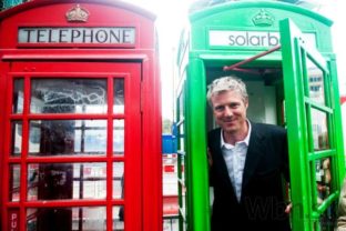 Londýnske telefónne búdky nabijú turistom mobilné telefóny