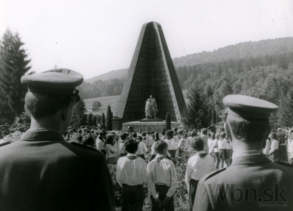 Pamätník na Dukle doplní socha československého vojaka