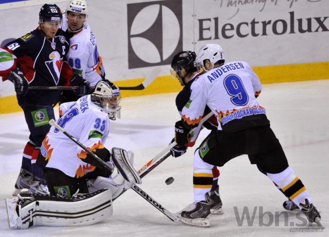 Tímy KHL sa zbavujú hráčov, Nižnekamsk vyhodil Guskova, Soči Malyševa