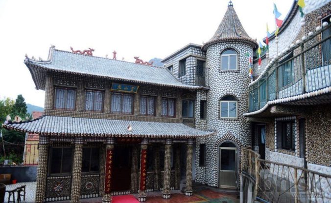 V Číne stojí dom z milióna mušlí, majiteľ ho zdobil dva roky