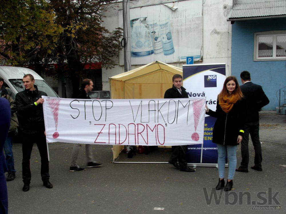 Aktivisti vidia za vlakmi zadarmo populizmus