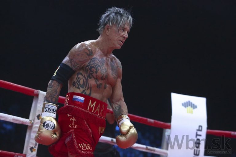 Americký herec Mickey Rourke sa vrátil do ringu