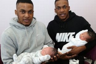 Jednovaječným dvojčatám sa narodili synovia v rovnaký deň