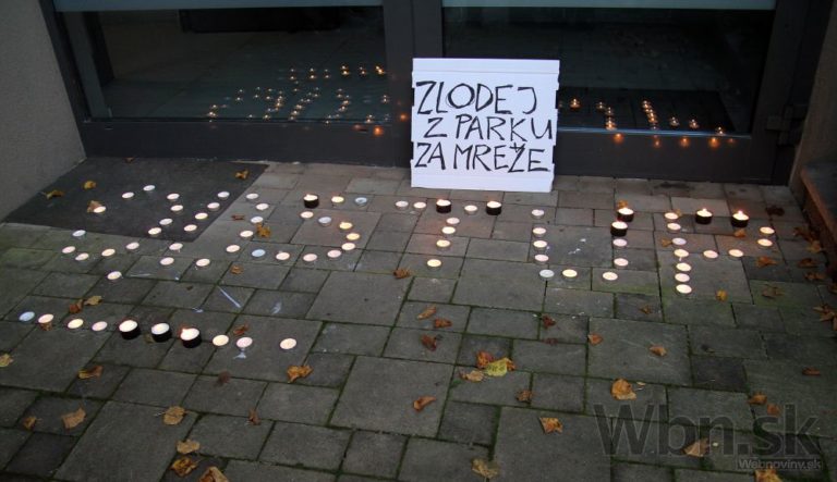 Ľudia vyzývajú predsedu parlamentu Pašku, aby odstúpil