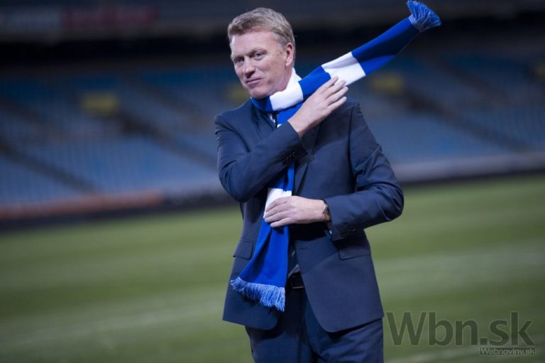 Moyes odkazuje rozhodcovi, že futbal je kontaktný šport