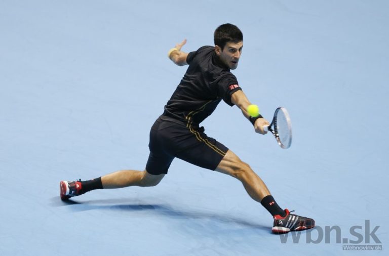 Novak Djokovič postúpil cez Nišikoriho do finále turnaja majstrov