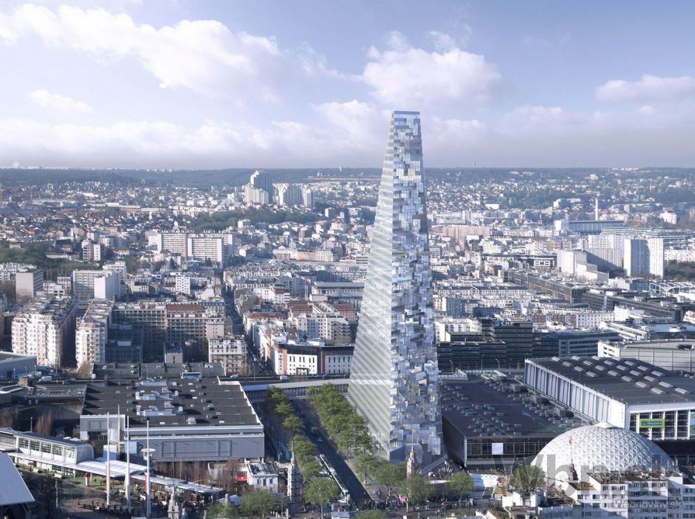 Paríž rozhádala stavba mrakodrapu v tvare sklenenej pyramídy