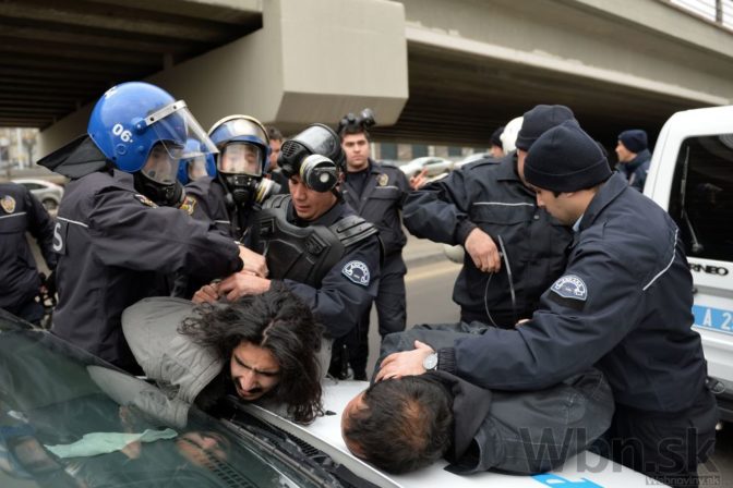 Počas protestov v Turecku zatkli 20 vyše študentov