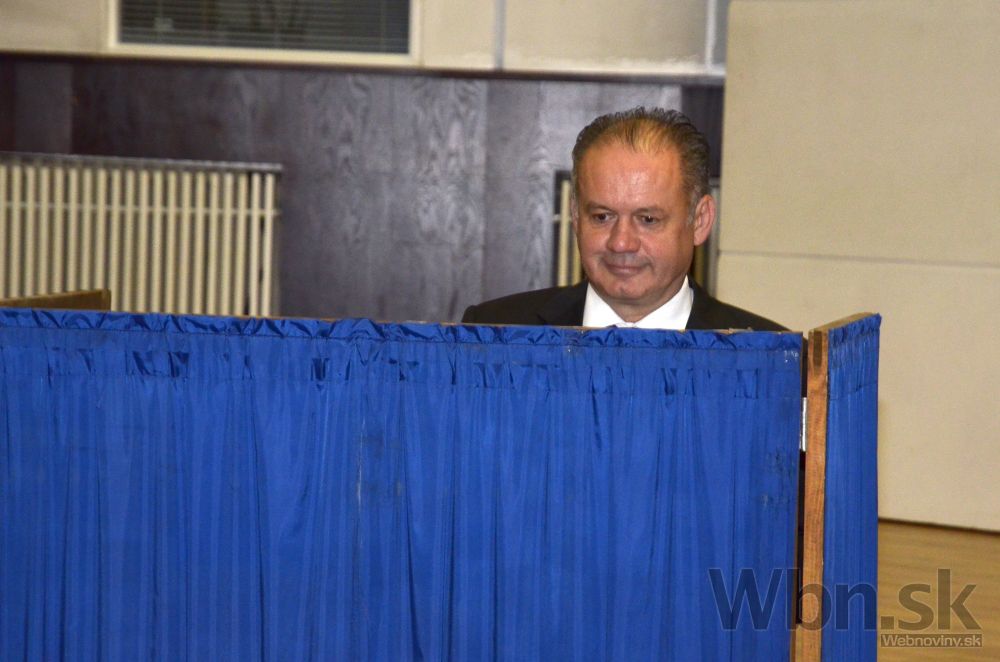 Prezident Kiska s manželkou volili pod Tatrami