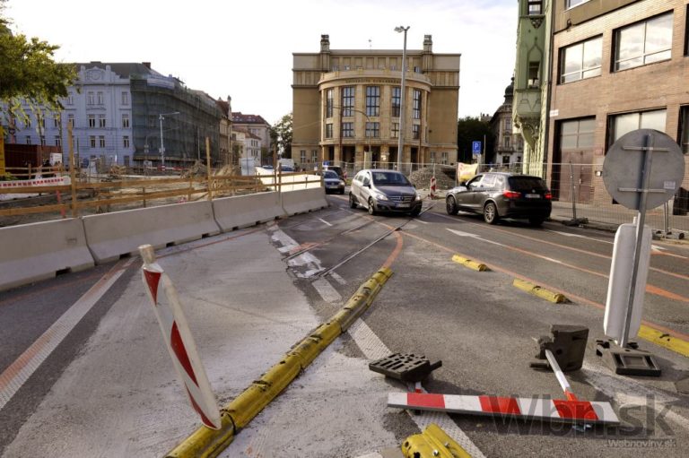 Šafárikovo námestie je rozkopané, funguje v obmedzenom režime