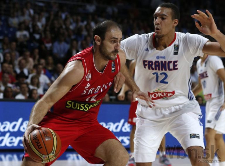 Srbský basketbalista Nenad Krstič skončil so zlomeným ramenom
