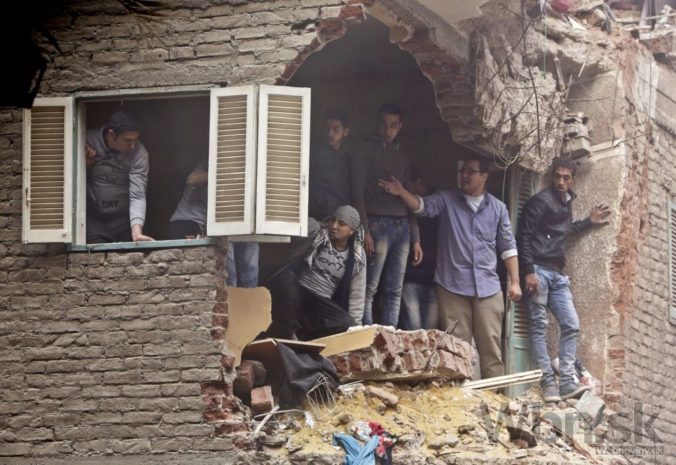 V Káhire sa zrútila budova, obetí pribúda