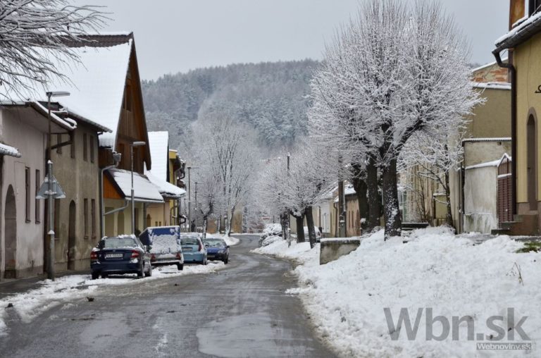 V Kežmarku si ľudia vychutnávajú prvý sneh