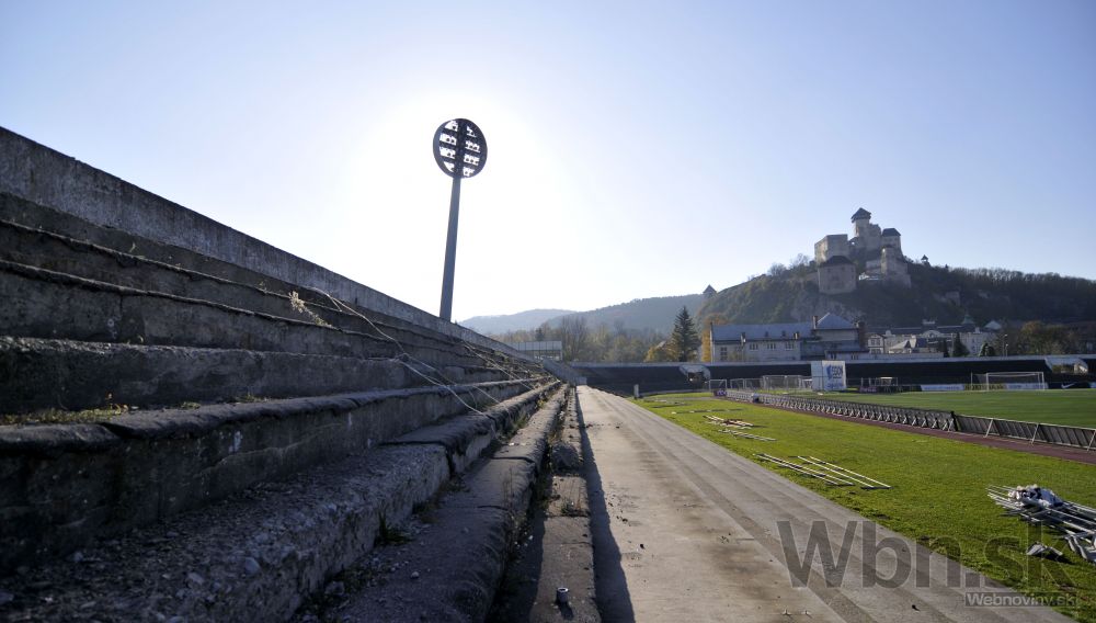 V Trenčíne búrajú tribúny futbalového štadióna