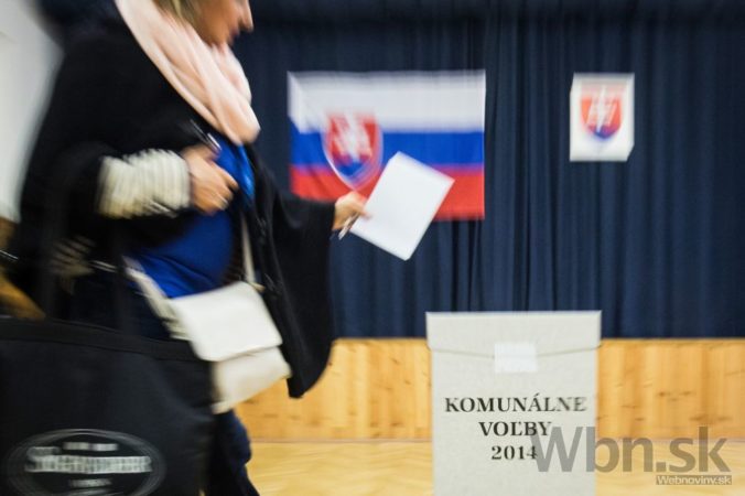 Začali sa komunálne voľby, Slováci volia tretí raz v roku