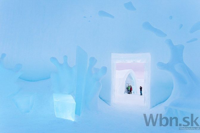 Mrazivý hotel v Laponsku tvorí 1600 ton snehu a ľadu
