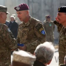 NATO ceremoniálne ukončilo misiu v Afganistane