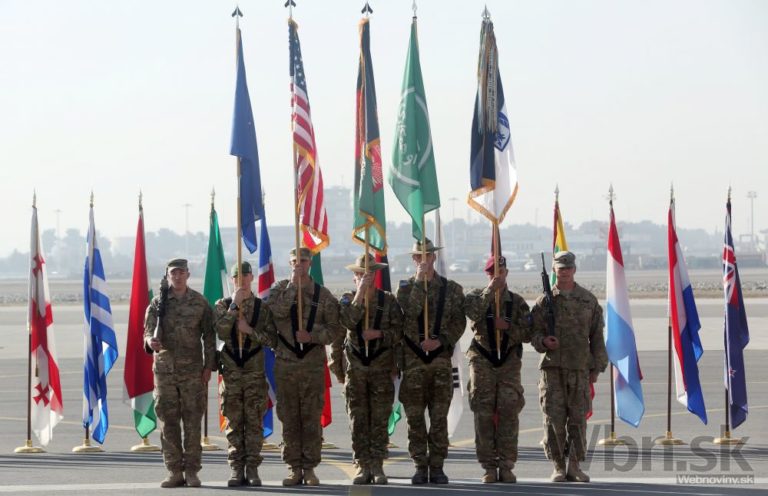NATO ceremoniálne ukončilo misiu v Afganistane